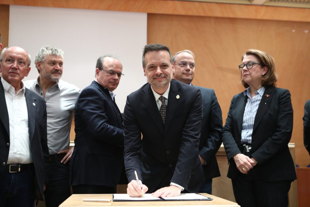 Ο Δ. Αθηναίων ενώνει δυνάμεις με 44 δήμους για καθαρή και φθηνή ενέργεια