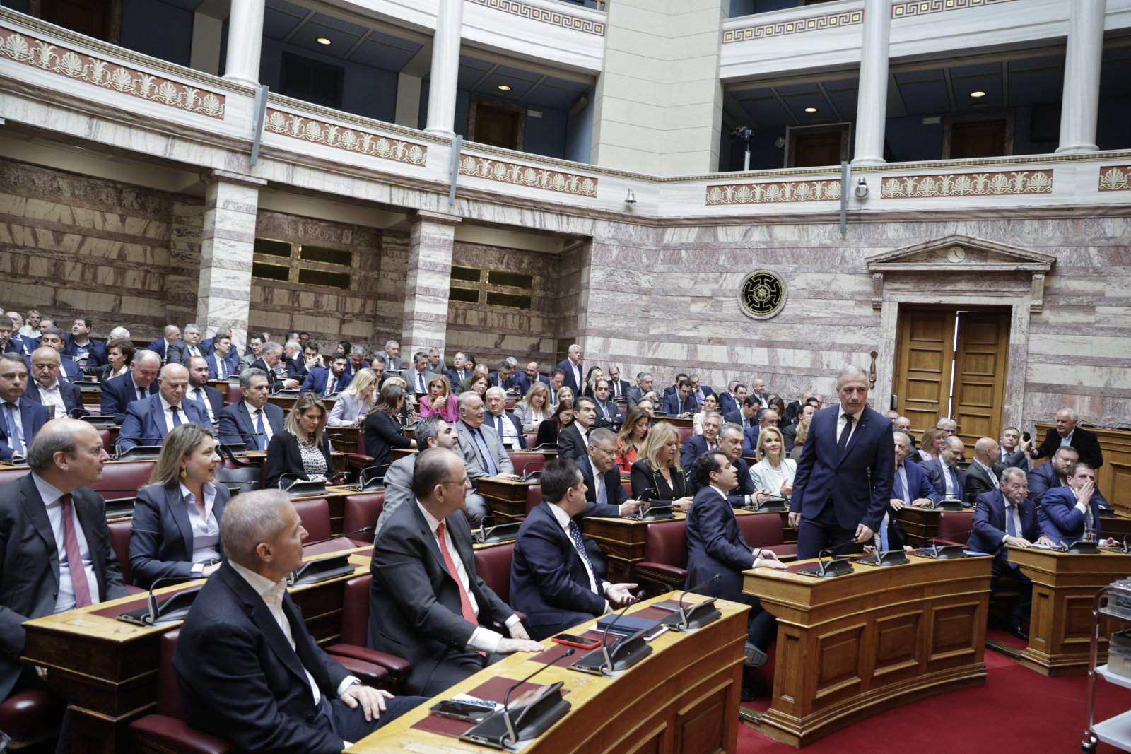 Βουλή – Live: Κληρώνει για Τριαντόπουλο – Η μυστική ψηφοφορία, τι θα κάνουν τα κόμματα