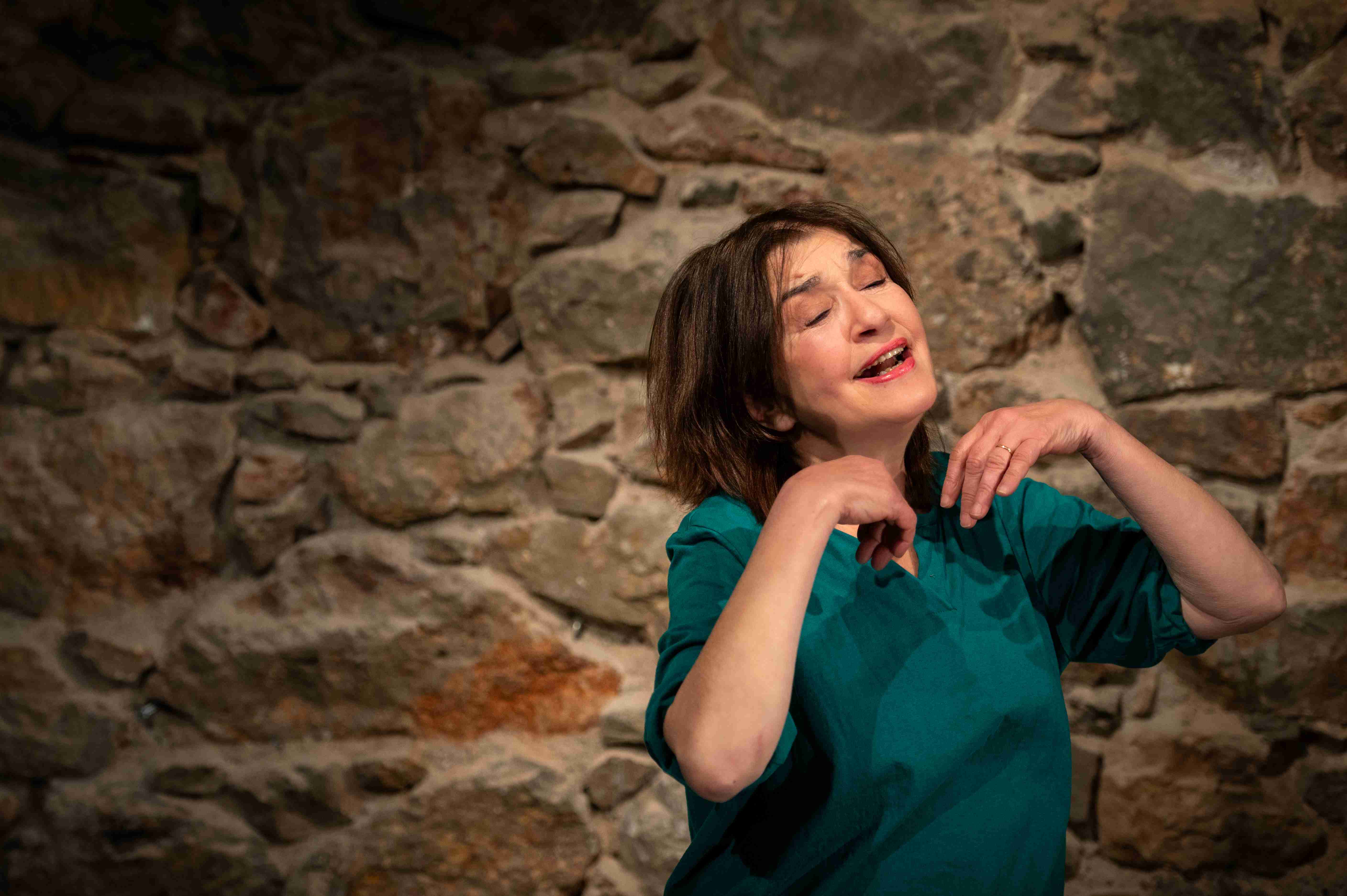 Η Κάτια Γέρου σ’ ένα μονόλογο για τη δύναμη μεγατόνων που κρύβουν οι ιστορίες