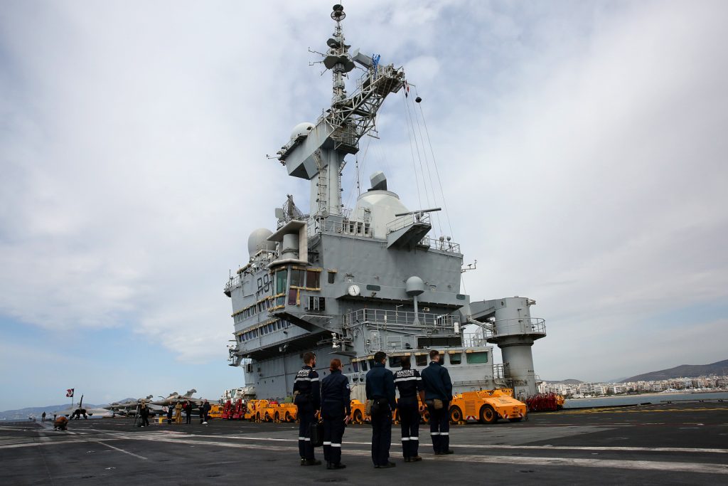 Charles De Gaulle: Τι γυρεύει το γαλλικό αεροπλανοφόρο στον Πειραιά – Η ενδιάμεση στάση, το μήνυμα