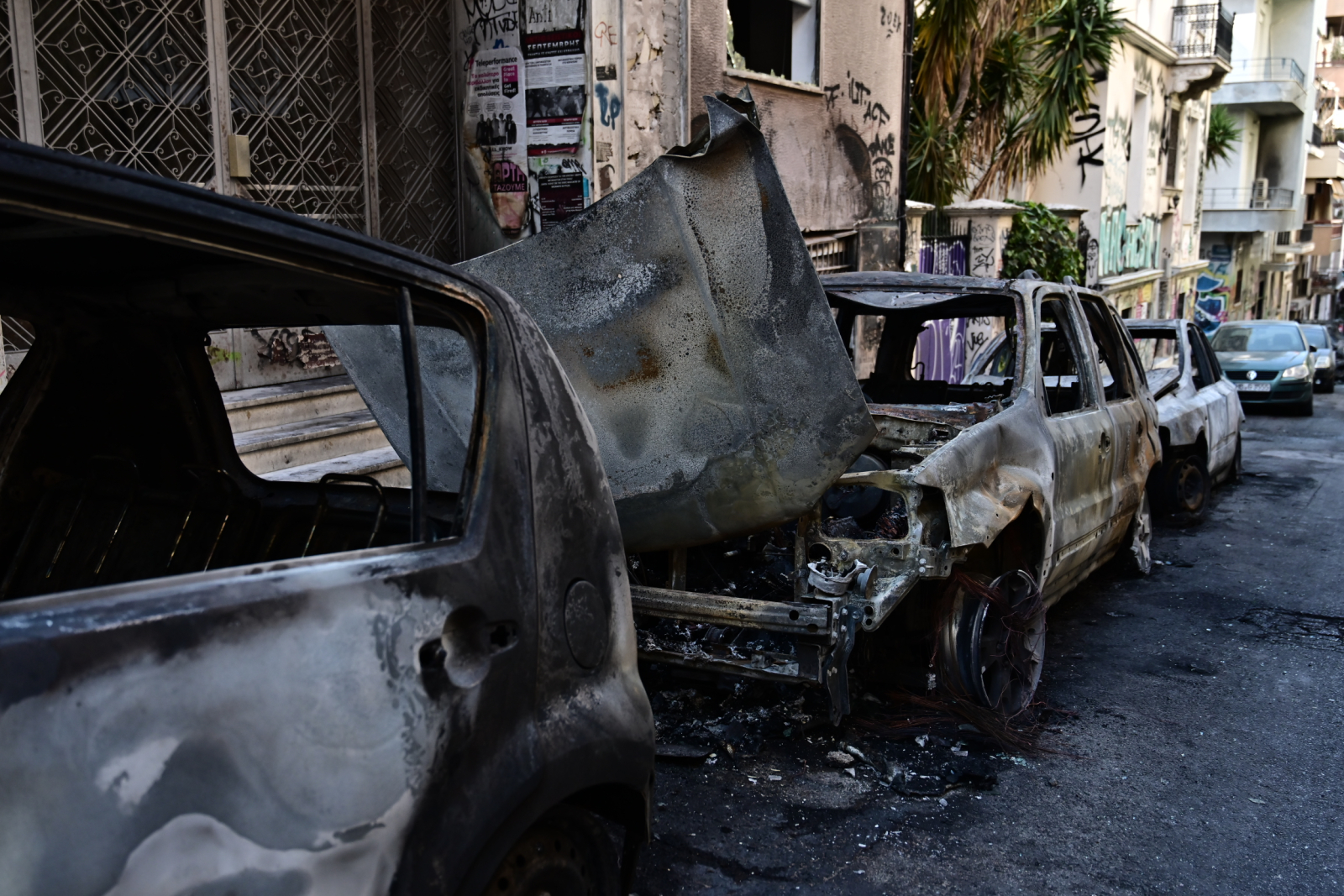 Βομβαρδισμένο τοπίο τα Εξάρχεια – Πώς ξεκίνησαν τα επεισόδια