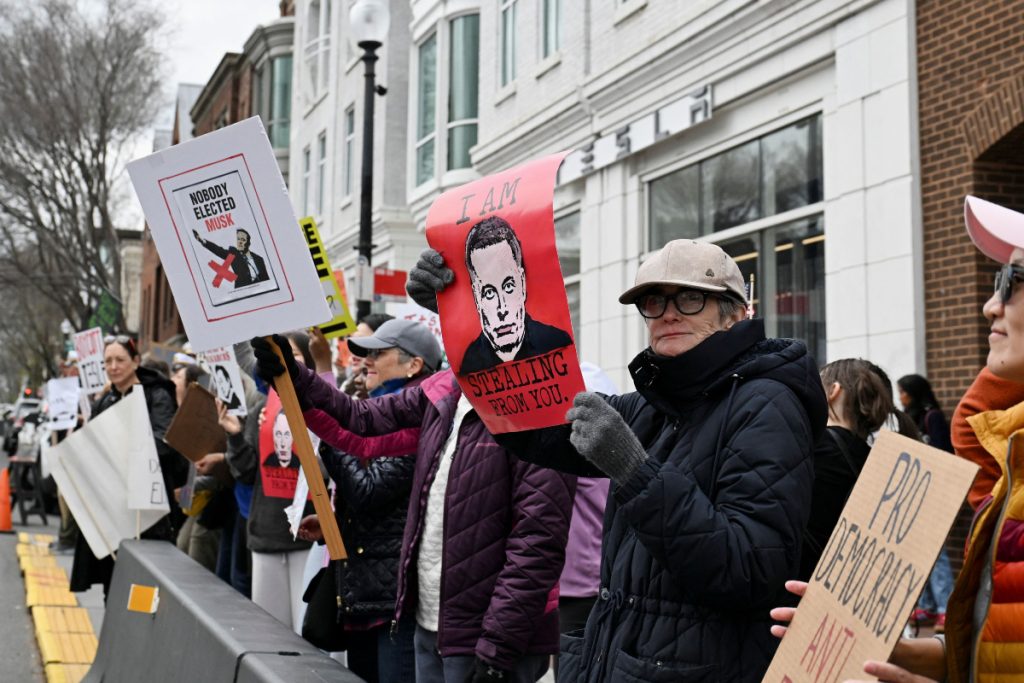 Δασμοί Τραμπ: Το πορτοφόλι του Αμερικανού κρίνει το «πείραμα»