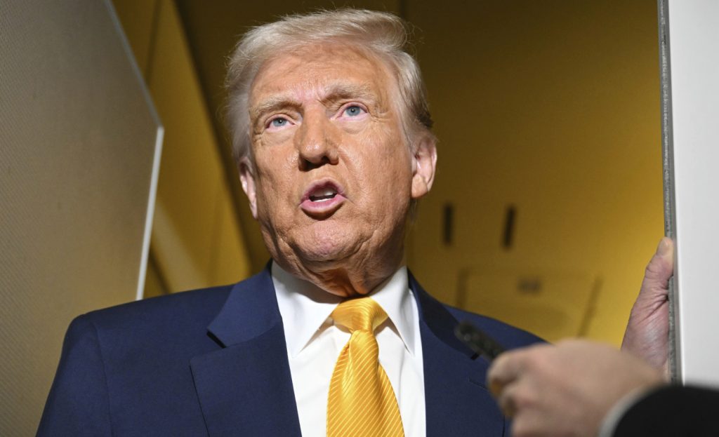 Δασμοί: Η «μπλόφα» Τραμπ και το ρίσκο της αποδολαριοποίησης – Τι ακριβώς έχει στο μυαλό του;