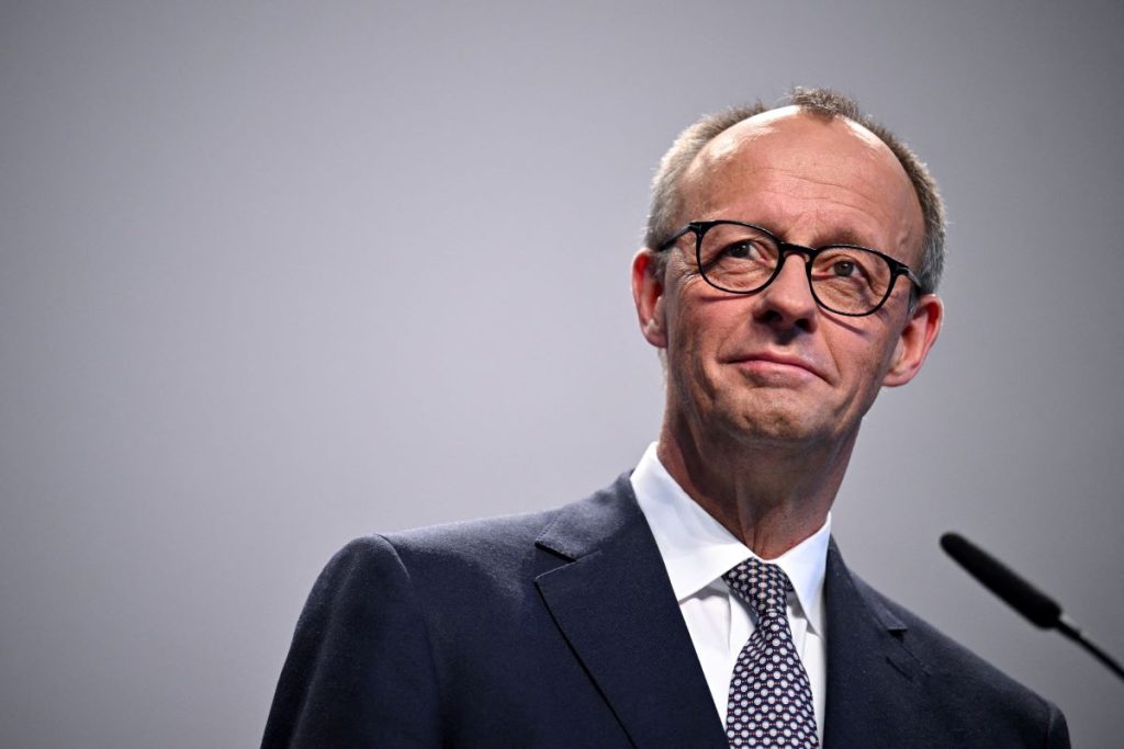 Φριντριχ Μερτς: Προαναγγελία για περιορισμό των αιτούντων άσυλο σε κάτω των 100.000 ετησίως