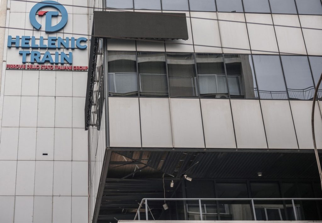 Hellenic Train: Η στιγμή που ο δράστης τοποθετεί τη βόμβα – Τι ψάχνει η ΕΛΑΣ