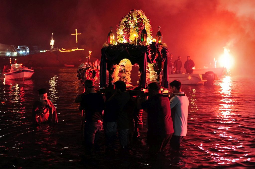 Πάσχα ελληνικό: Εθιμα, παραδόσεις και ιστορίες σε δημοφιλείς προορισμούς