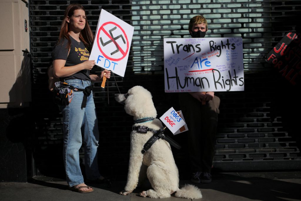Οι τρεις φυλές της Διεθνούς των Αντιδραστικών – Ο Βανς, η Λεπέν, ο Μασκ και η woke