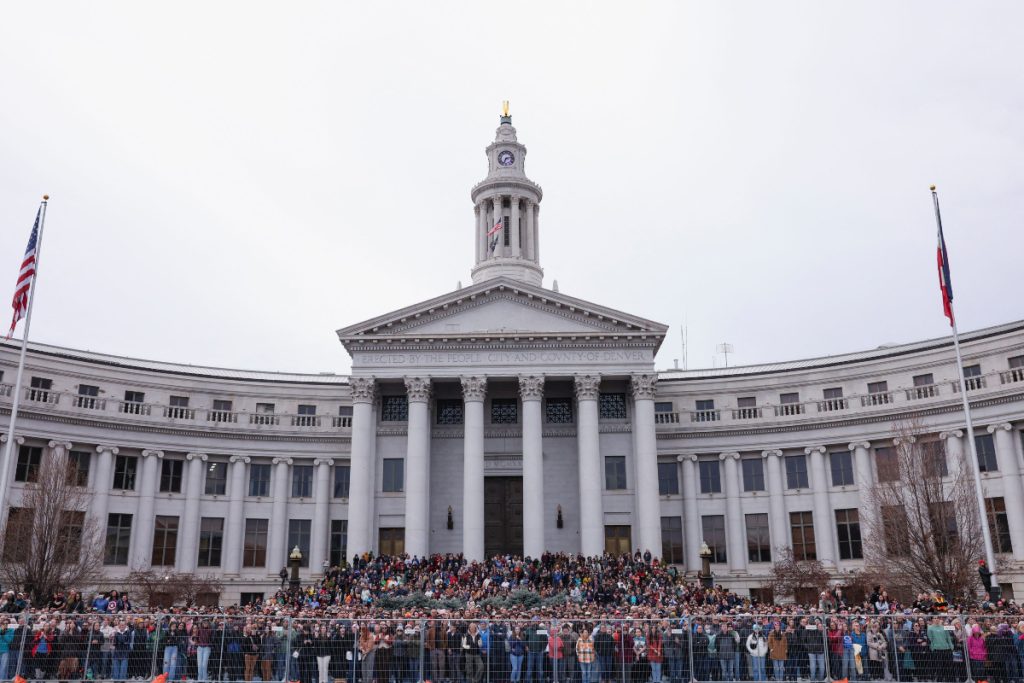 ΗΠΑ: Οι Δημοκρατικοί ψάχνουν αφήγημα – Ο γρίφος και οι γυναίκες