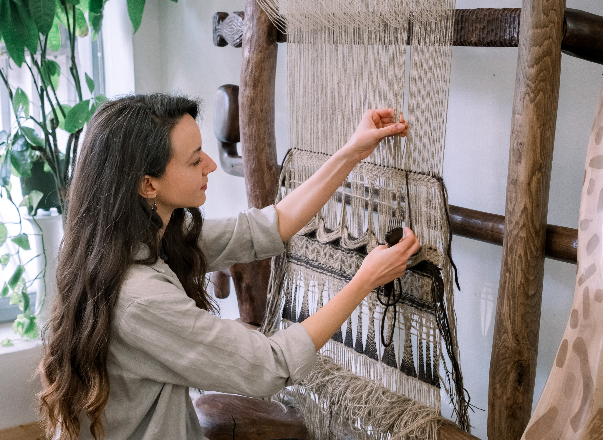 Η αναβίωση της τέχνης του αργαλειού: 3 γενιές δημιουργών μοιράζονται τις ιστορίες τους