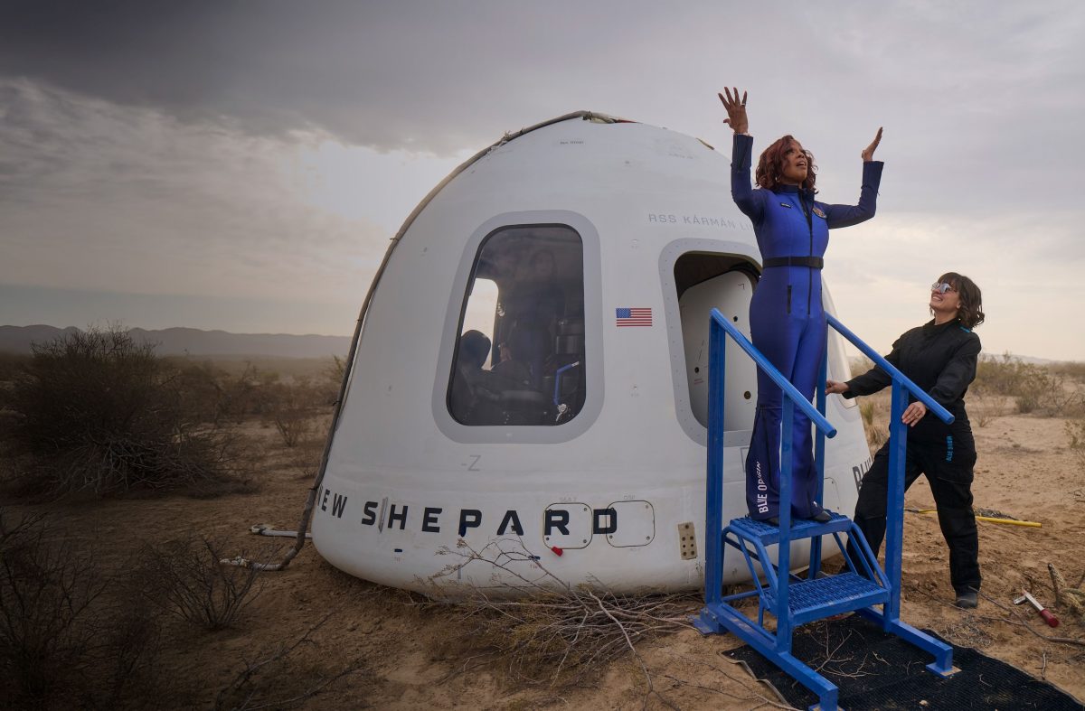 Η «γκάφα» με την πόρτα του Blue Origin που προκάλεσε θεωρίες συνωμοσίας Η «γκάφα» με την πόρτα του Blue Origin που προκάλεσε θεωρίες συνωμοσίας