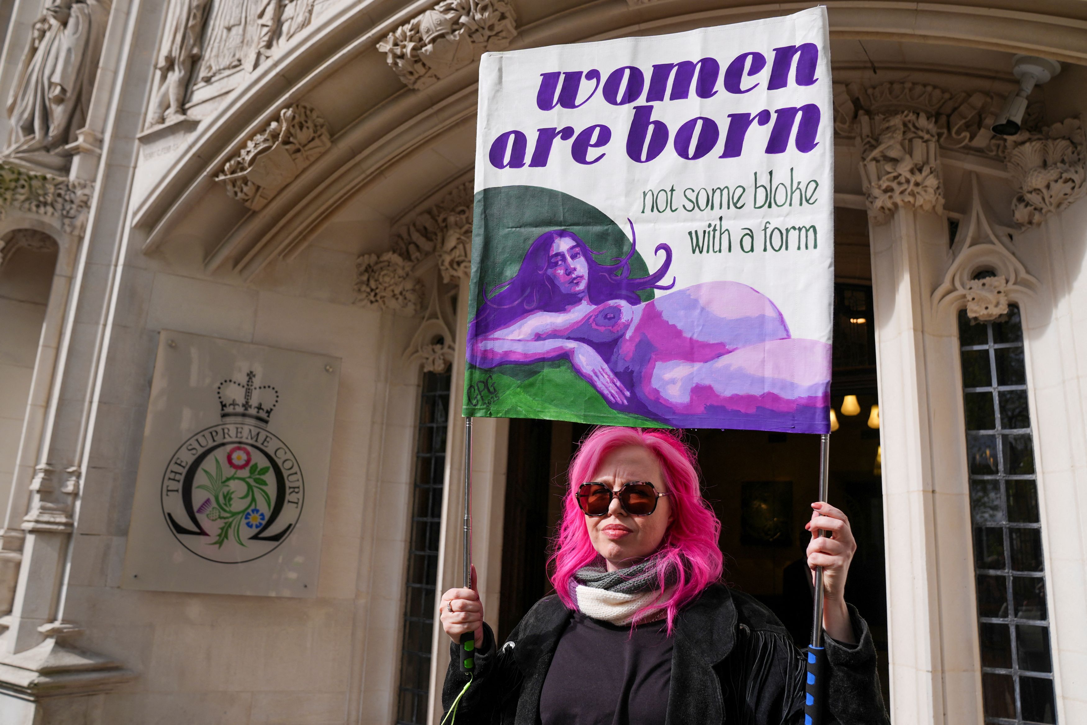 «Γυναίκα» μόνο η… βιολογική, απεφάνθη το Ανώτατο Δικαστήριο του ΗΒ