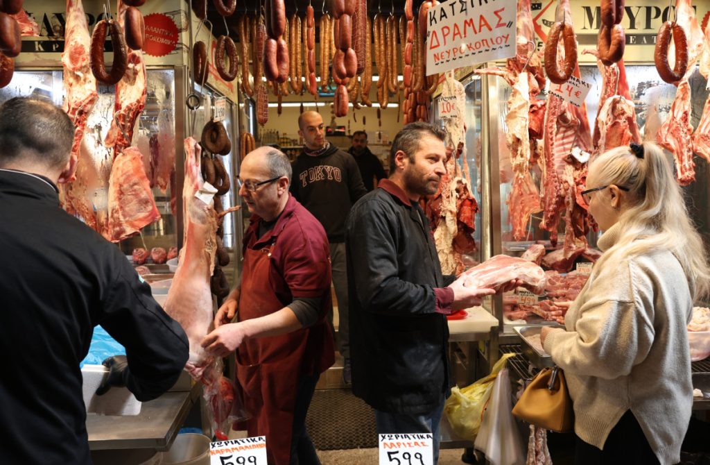 ΕΣΕΕ: Πόσο θα κοστίσει φέτος το πασχαλινό τραπέζι