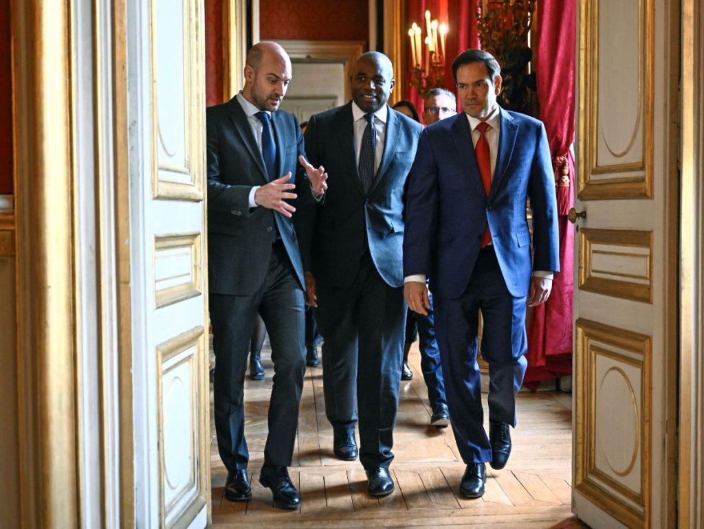 Παρίσι: «Θετικές» οι επαφές στην πενταμερή ΗΠΑ-Ευρωπαίων – Η Ευρώπη ξανά στο «τραπέζι» του ουκρανικού