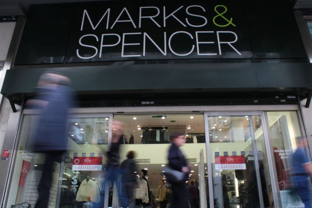 Marks & Spencer: Εκτός ο Μαρινόπουλος – Ο ελληνικός βραχίονας στα χέρια του μητρικού ομίλου