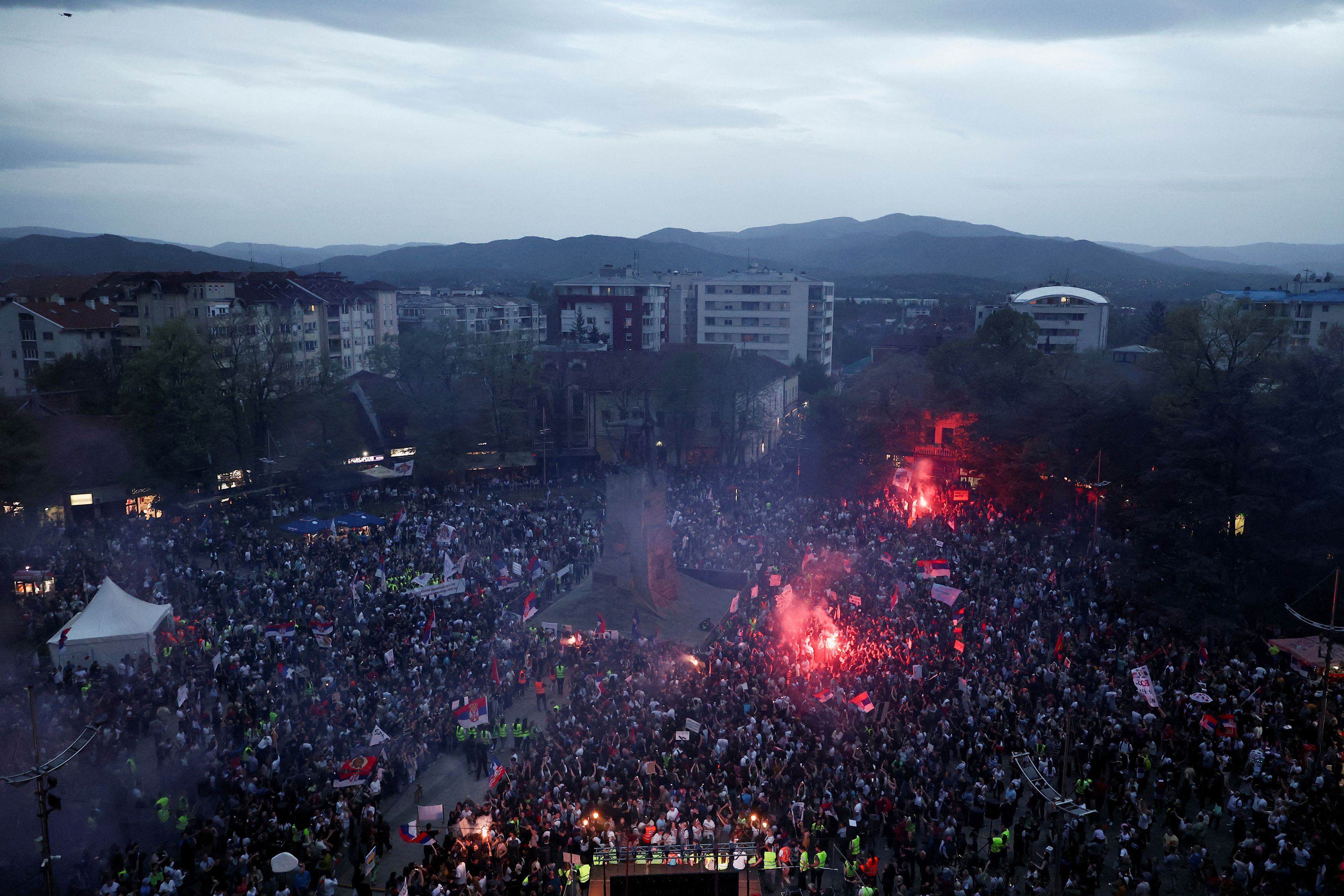 Σερβία: Οι φοιτητές εξανάγκασαν τη δημόσια τηλεόραση να ρίξει «μαύρο»
