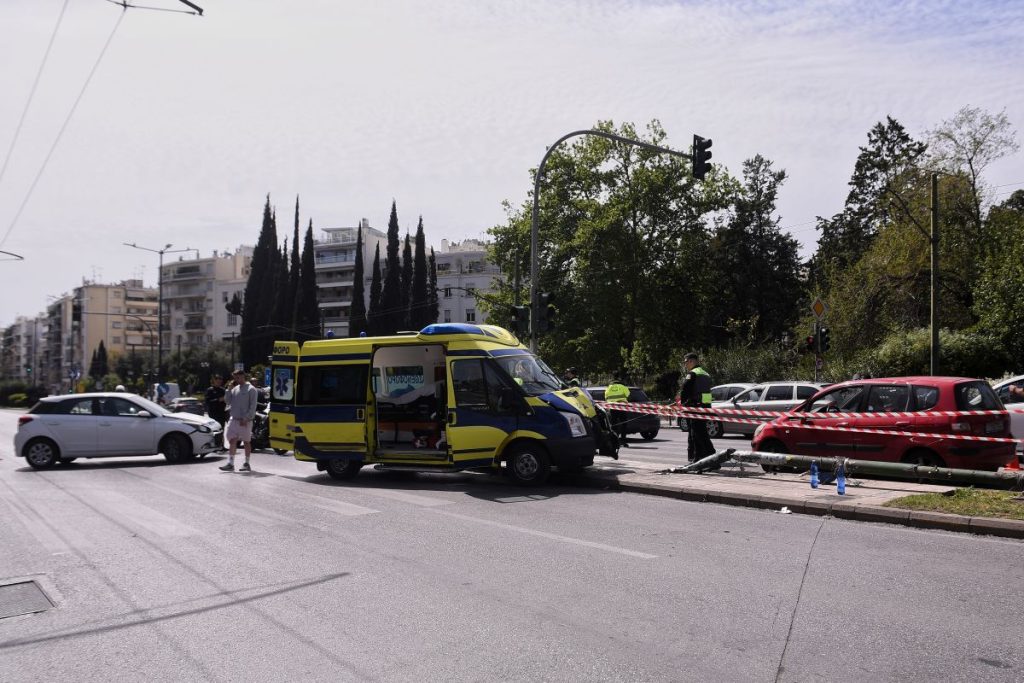 Παγκράτι: Στη ΜΕΘ δύο τραυματίες μετά το τροχαίο με το ασθενοφόρο