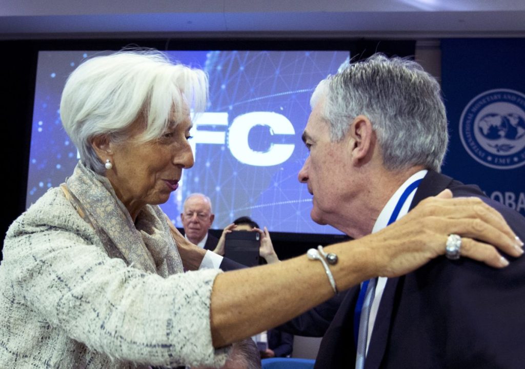 ΕΚΤ: Στο πλευρό του Τζερόμ Πάουελ η Κριστίν Λαγκάρντ, μετά την επίθεση Τραμπ