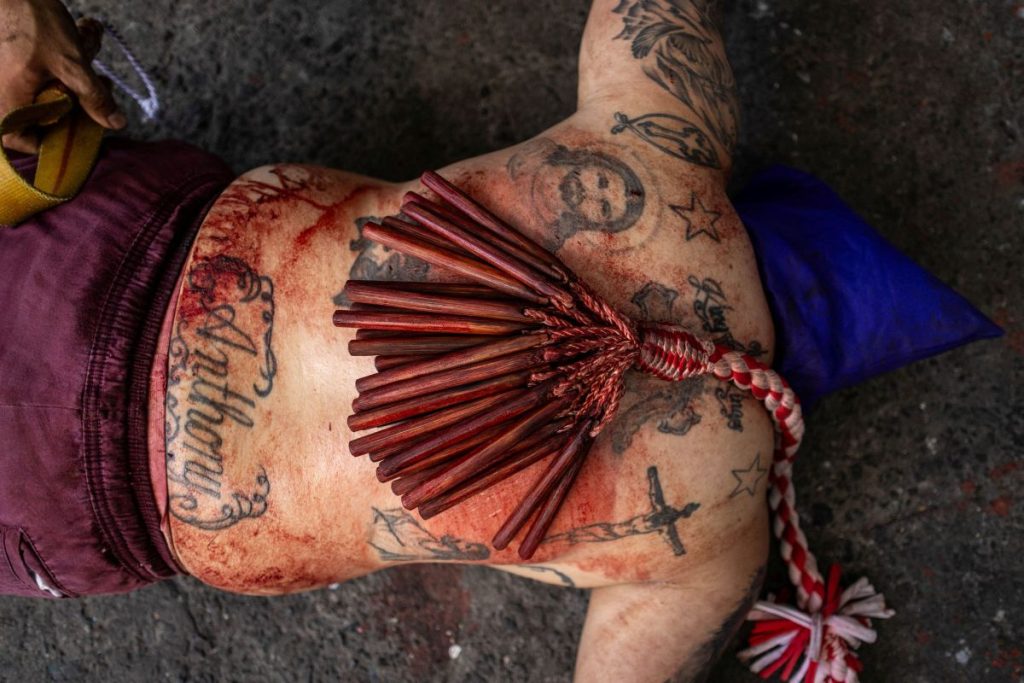 Φιλιππίνες: Καθολικοί αυτομαστιγώνονται για να δείξουν την πίστη τους