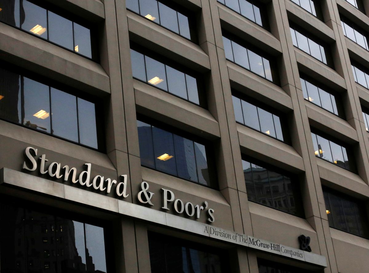 S&P: Αναβάθμισε την Ελλάδα στο δεύτερο σκαλοπάτι της επενδυτικής βαθμίδας S&P: Αναβάθμισε την Ελλάδα στο δεύτερο σκαλοπάτι της επενδυτικής βαθμίδας