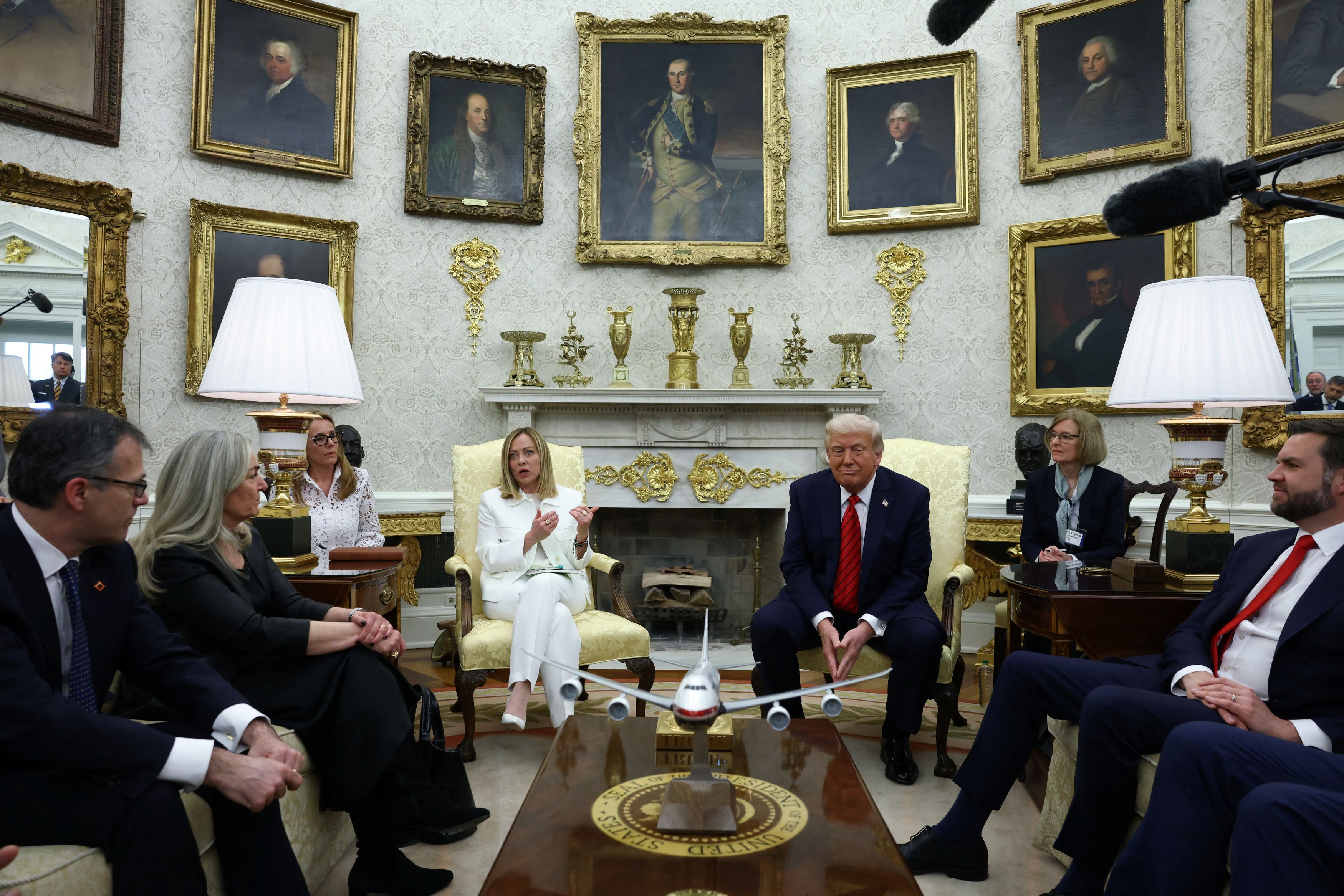 Η «γεφυροποιός» Μελόνι και ο νέος γύρος με τον Τζέι Ντι Βανς στη Ρώμη