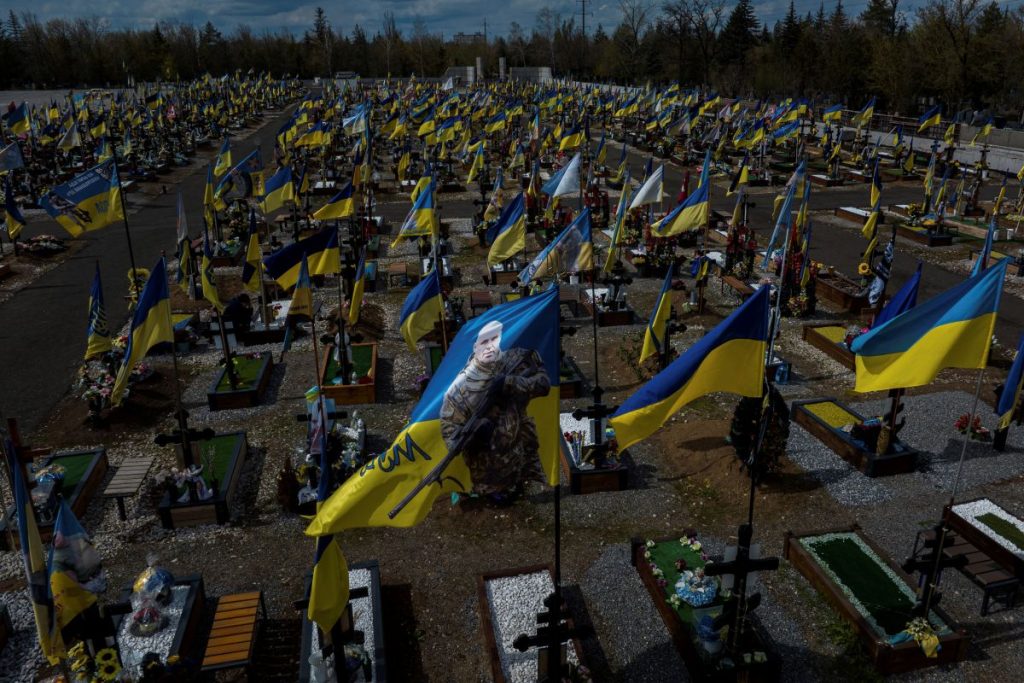 Ουκρανία: Το Κίεβο ανακοίνωσε πως ανέκτησε επιπλέον 909 σορούς ουκρανών στρατιωτών