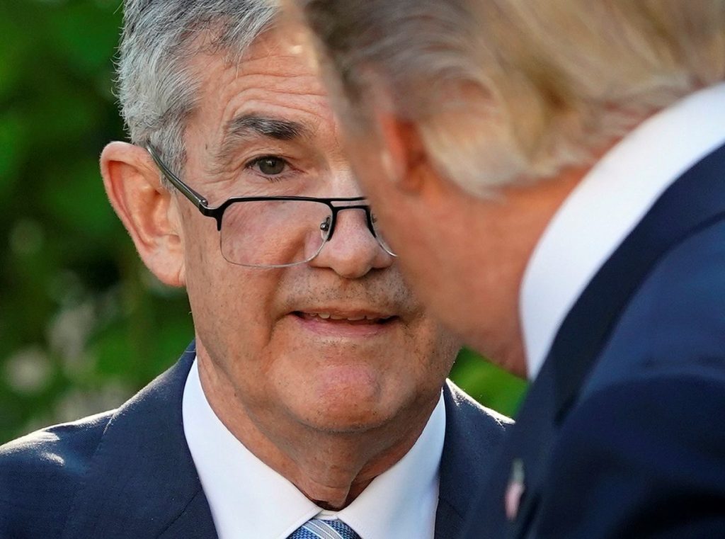 Η κυβέρνηση Τραμπ εξετάζει το ενδεχόμενο αποπομπής του προέδρου της Fed