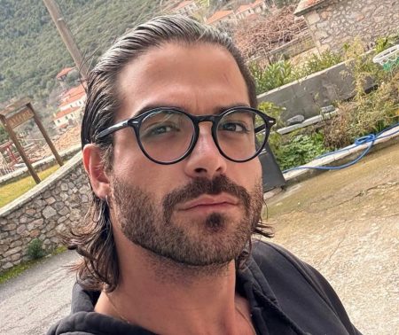 Α. Μουγκοπέτρος: «Νόμιζα ότι ήταν καπνογόνο. Την πάτησα…» – Οι πρώτες δηλώσεις από το Νοσοκομείο και η ανακοίνωση του δικηγόρου του