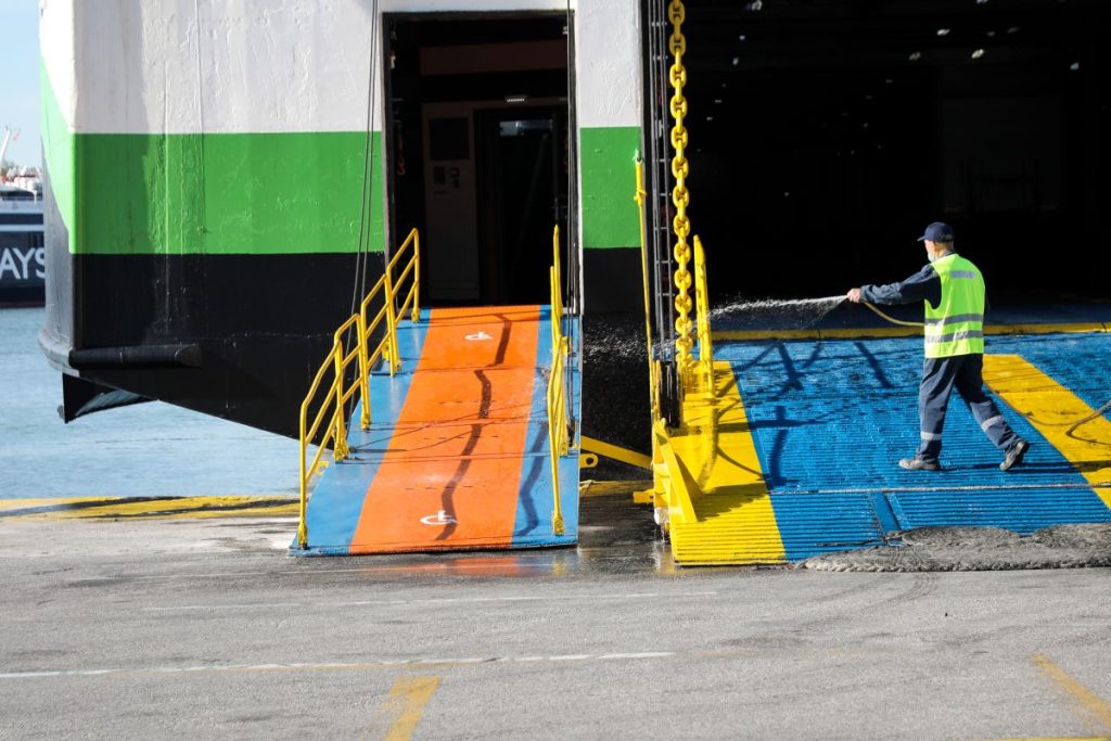 Πρωτομαγιά 2025: Σε 24ωρη απεργία η ΠΝΟ, δεμένα τα πλοία