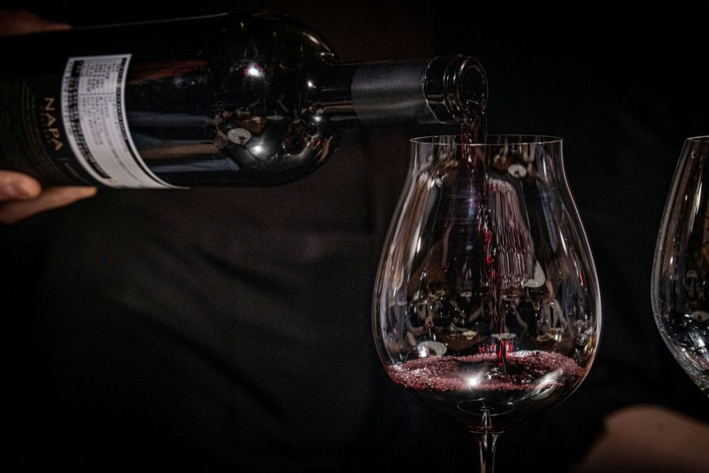 «Τοξικό Κρασί»: Αόρατο χημικό σε ευρωπαϊκά κρασιά 100 φορές πάνω από το φυσιολογικό