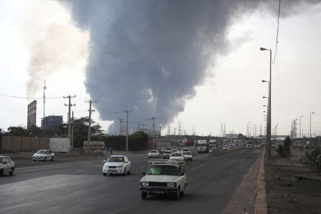 Ιράν: Ισχυρή έκρηξη σε λιμάνι του Μπαντάρ Αμπάς – Νεκροί κι εκατοντάδες τραυματίες