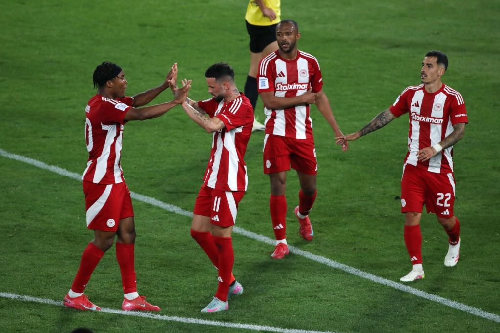 ΑΕΚ-Ολυμπιακός 0-2: Με φόρα στην κόρυφη οι «ερυθρόλευκοι»