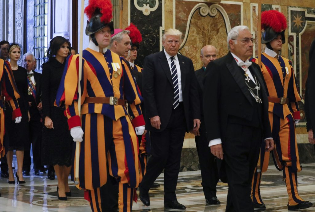 Γιατί ο Τραμπ θέλει έναν Πάπα στην ομάδα του – Ο Μάσιμο Φατζόλι στο ΒΗΜΑ