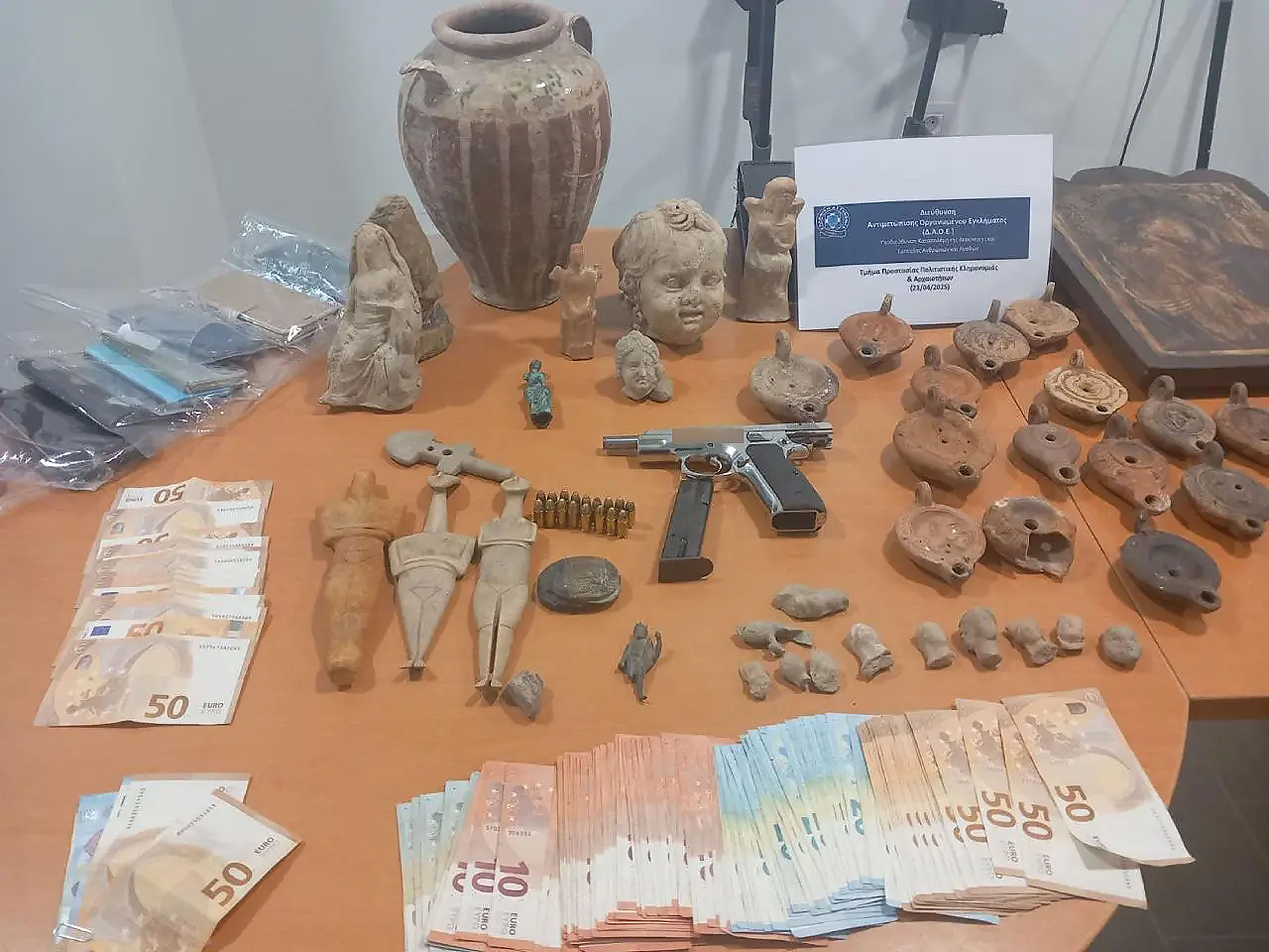 Κύκλωμα αρχαιοκαπηλίας – Κρήτη: Σε κατ’ οίκον περιορισμό οι έξι εμπλεκόμενοι