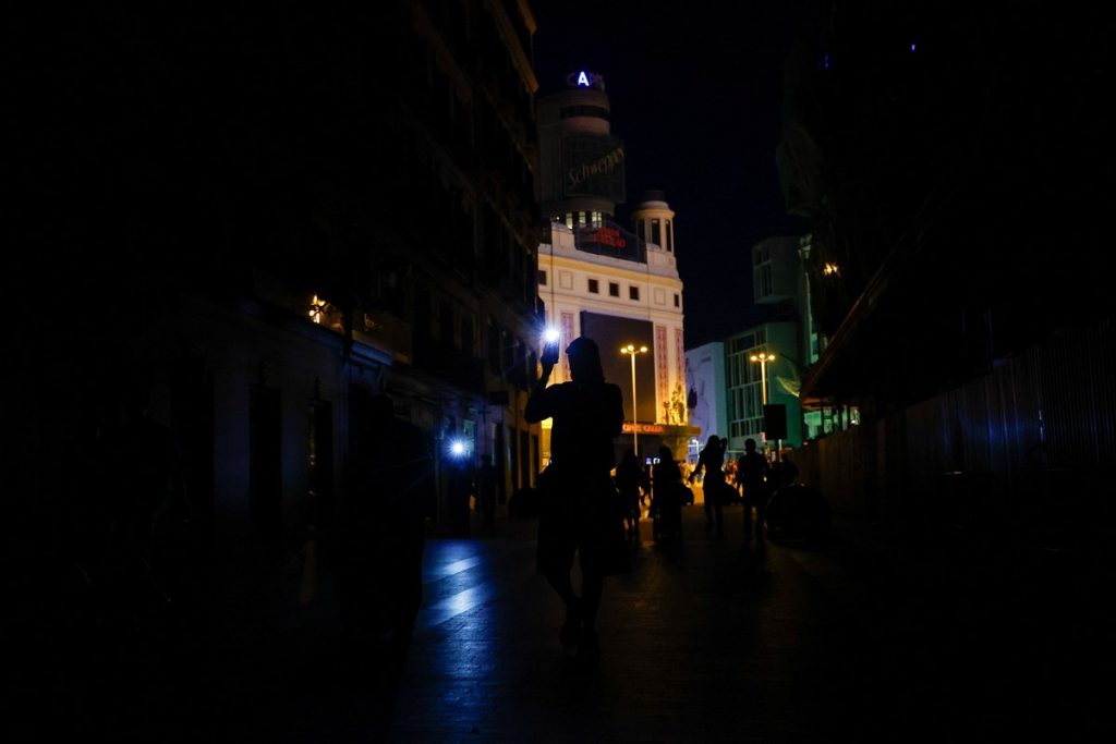 5 το πρωί: Μπλακ άουτ παρέλυσε την Ιβηρική – Στη Βουλή η δικογραφία για τα Τέμπη – Εκεχειρία τριών ημερών στην Ουκρανία