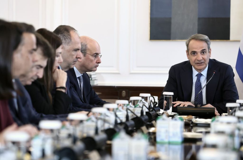 Μητσοτάκης στο Υπουργικό: Σε «μοντέλο ΔΕΗ» η εξυγίανση του ΟΣΕ