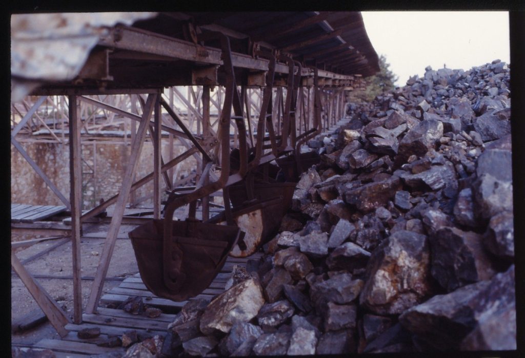 Σμύριδα, το αλλιώτικο yin-yang μιας ιδιαίτερης πέτρας