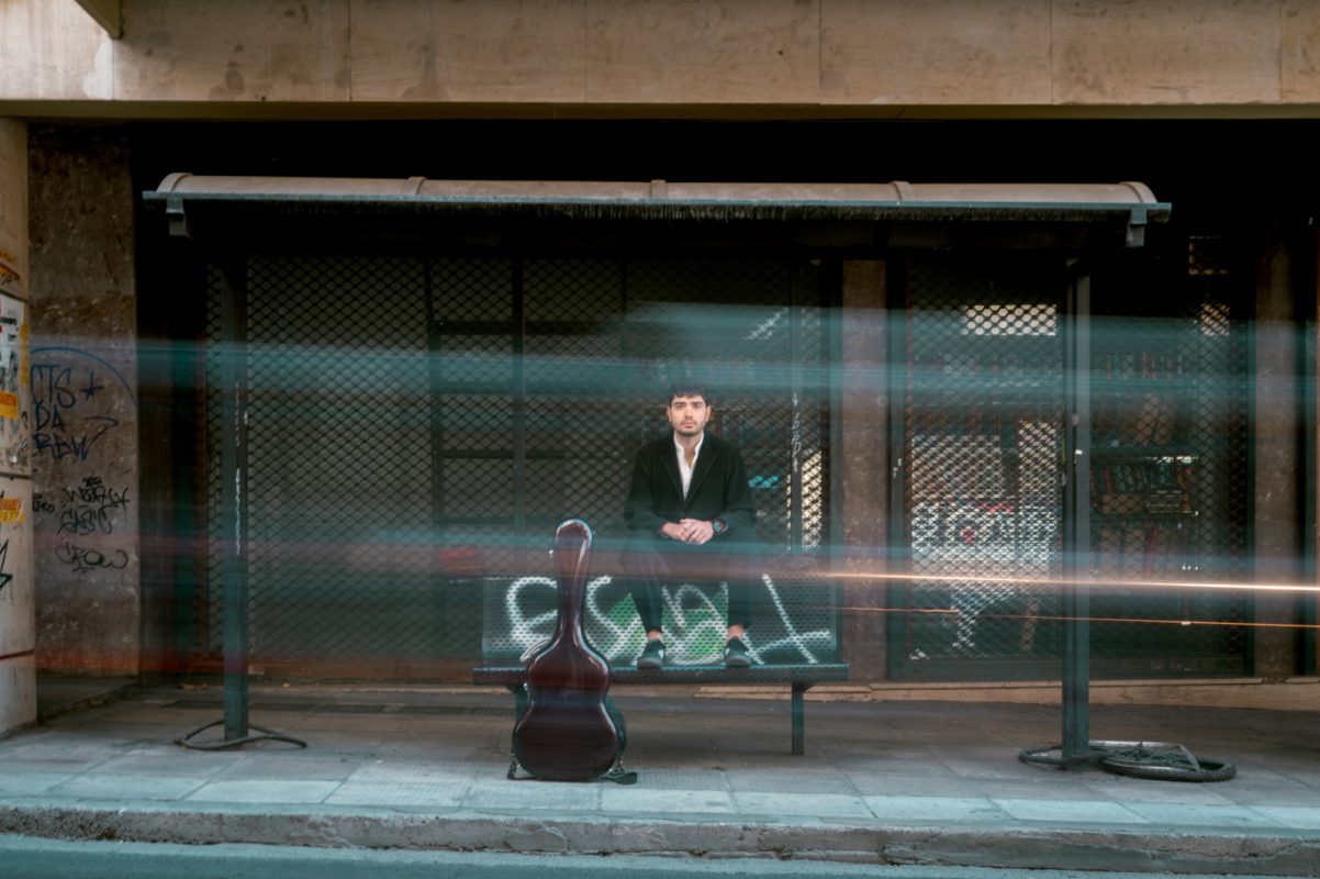 Δημήτρης Σουκαράς: Εμαθα να παίζω μουσική χωρίς να ξέρω να διαβάζω νότες