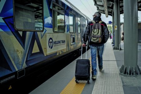 Υπερχείλησε ο Ενιπέας: Πλημμύρες στον Δομοκό, διακοπή σιδηροδρομικής συγκοινωνίας Αθηνας-Θεσσαλονίκης