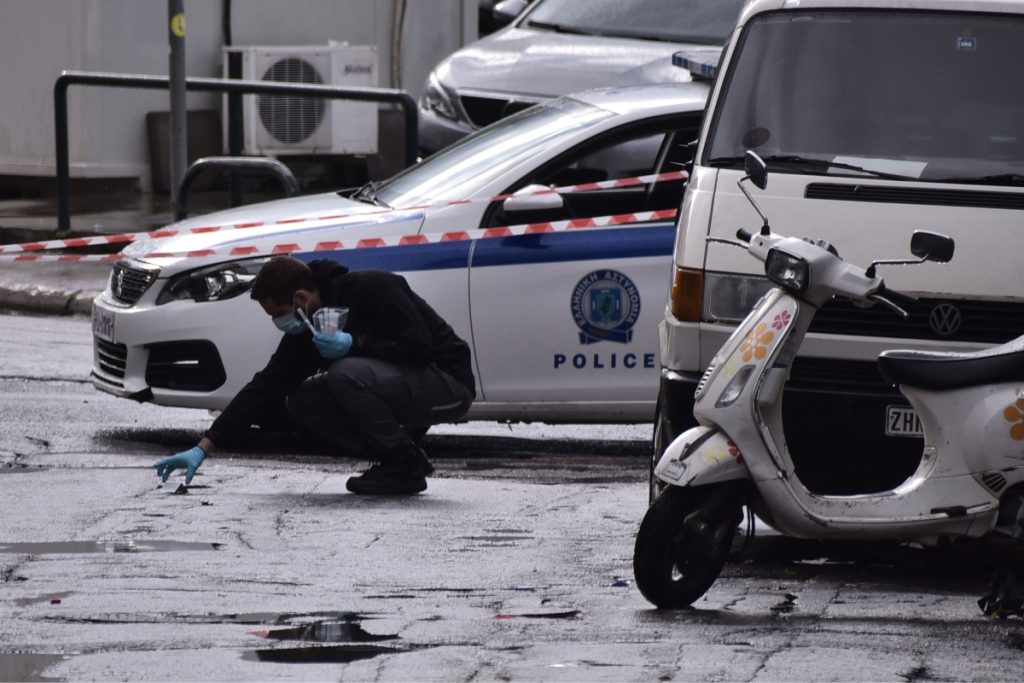 Θεσσαλονίκη: Πυροβολισμοί στην Ευκαρπία – «Βγες έξω θα σε σκοτώσω» φώναζε ο δράστης