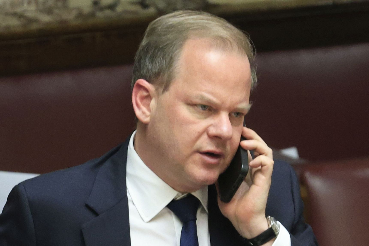 Χώρα και κόμμα στο ζύγι