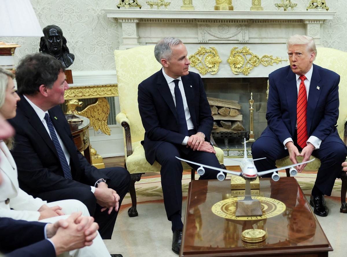 Ο αμήχανος διάλογος Κάρνεϊ – Τραμπ: «Κάποια μέρη δεν πωλούνται» – «Ποτέ μη λες ποτέ»