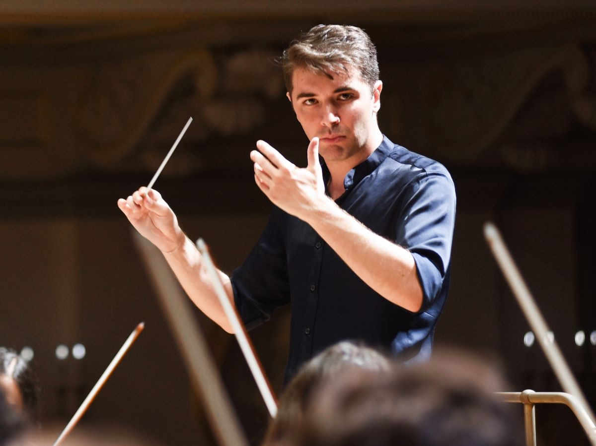 Διονύσης Γραμμένος στο ΒΗΜΑ: «Πρέπει να ξέρεις όχι μόνο πώς αλλά και γιατί παίζεται μια νότα»