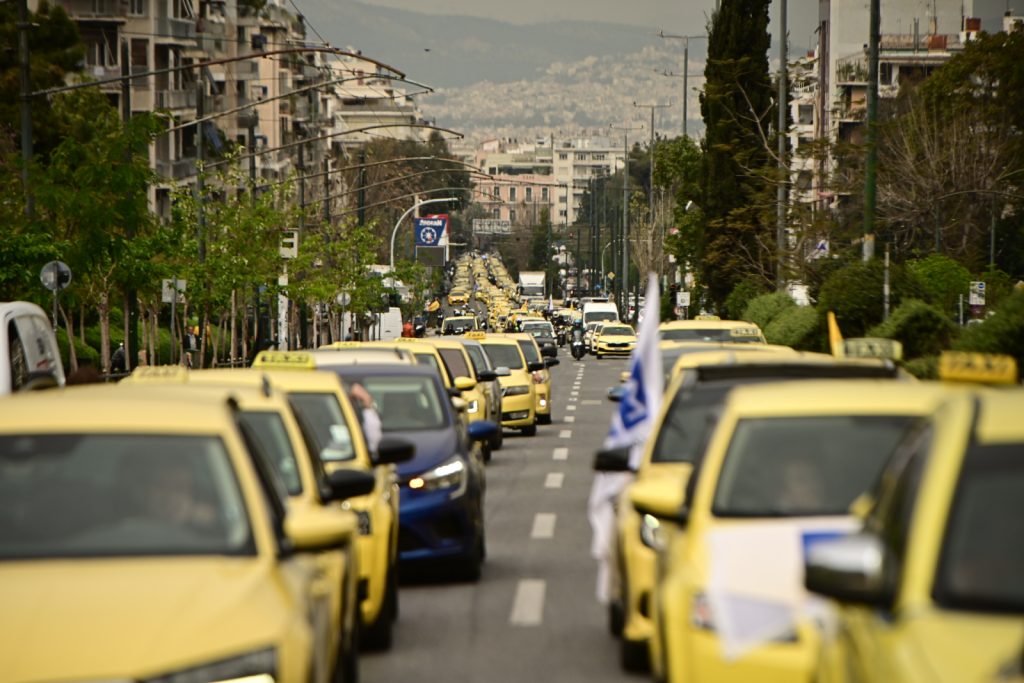 Νέα απεργία στα ταξί ανακοίνωσε ο Λυμπερόπουλος – Στα ύψη η κόντρα με Κυρανάκη