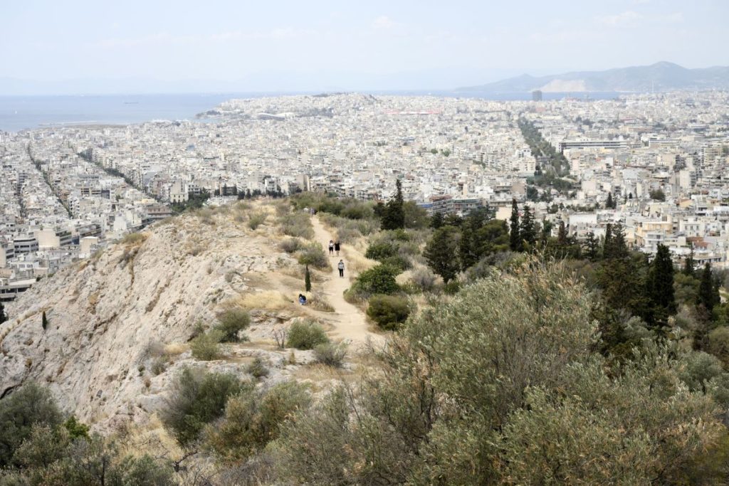 Καιρός: Από τη ζέστη στον πολικό αεροχείμαρρο – Πέφτει 10 βαθμούς η θερμοκρασία