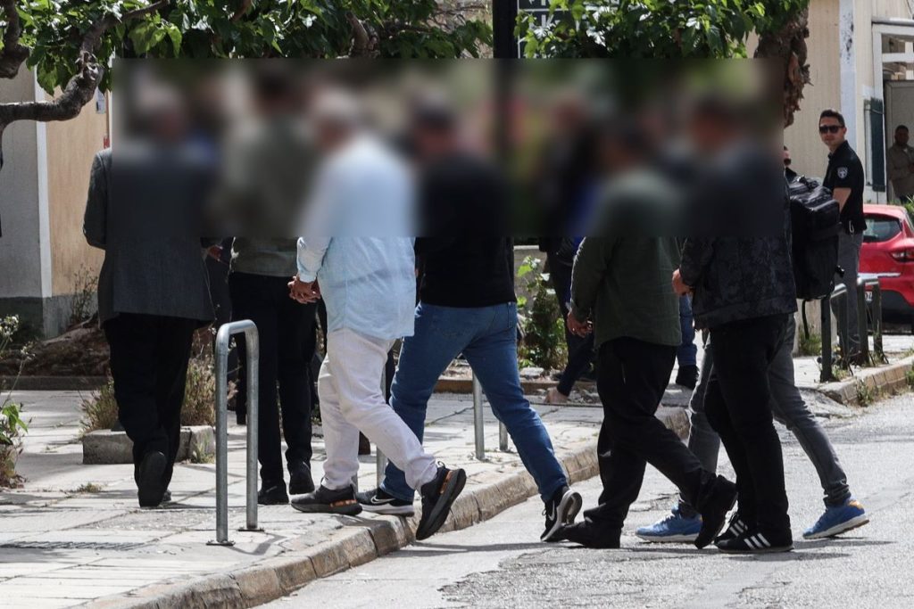 Κτηματολόγιο: Σε αργία όλοι οι εμπλεκόμενοι υπάλληλοι στην υπόθεση διαφθοράς