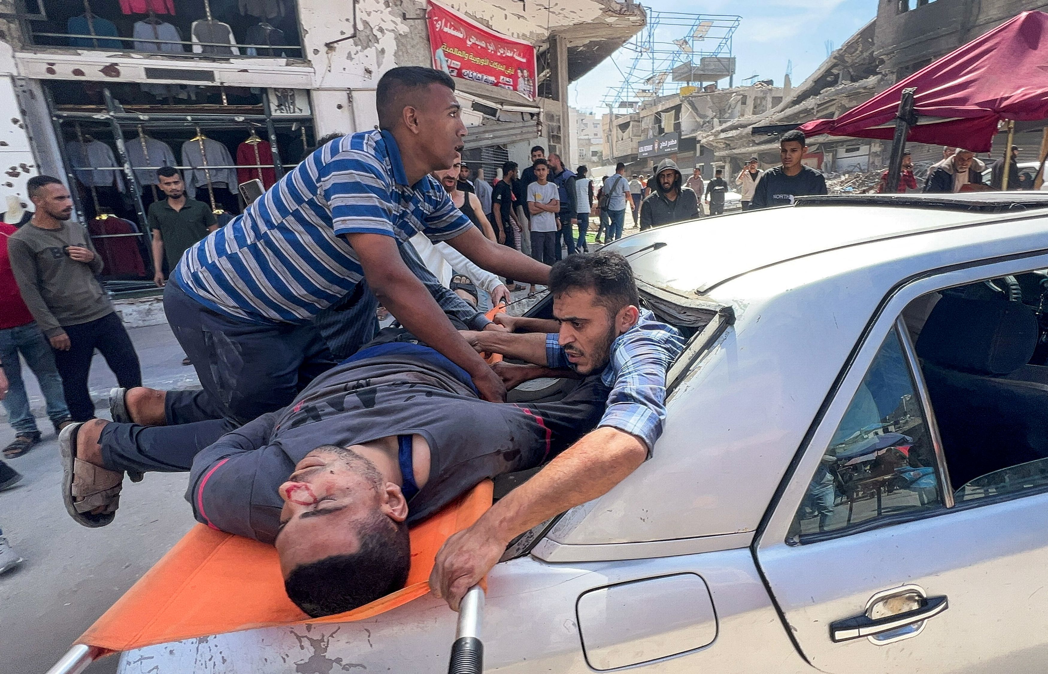 Γάζα: Νεκροί δεκάδες νέοι σε βομβιστική επίθεση κατά ίντερνετ καφέ