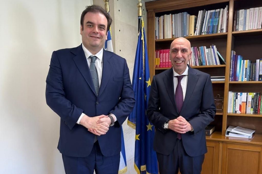 Συνάντηση Μπρατάκου – Πιερρακάκη: Στο επίκεντρο η ενίσχυση επενδύσεων και χρηματοδοτικά εργαλεία