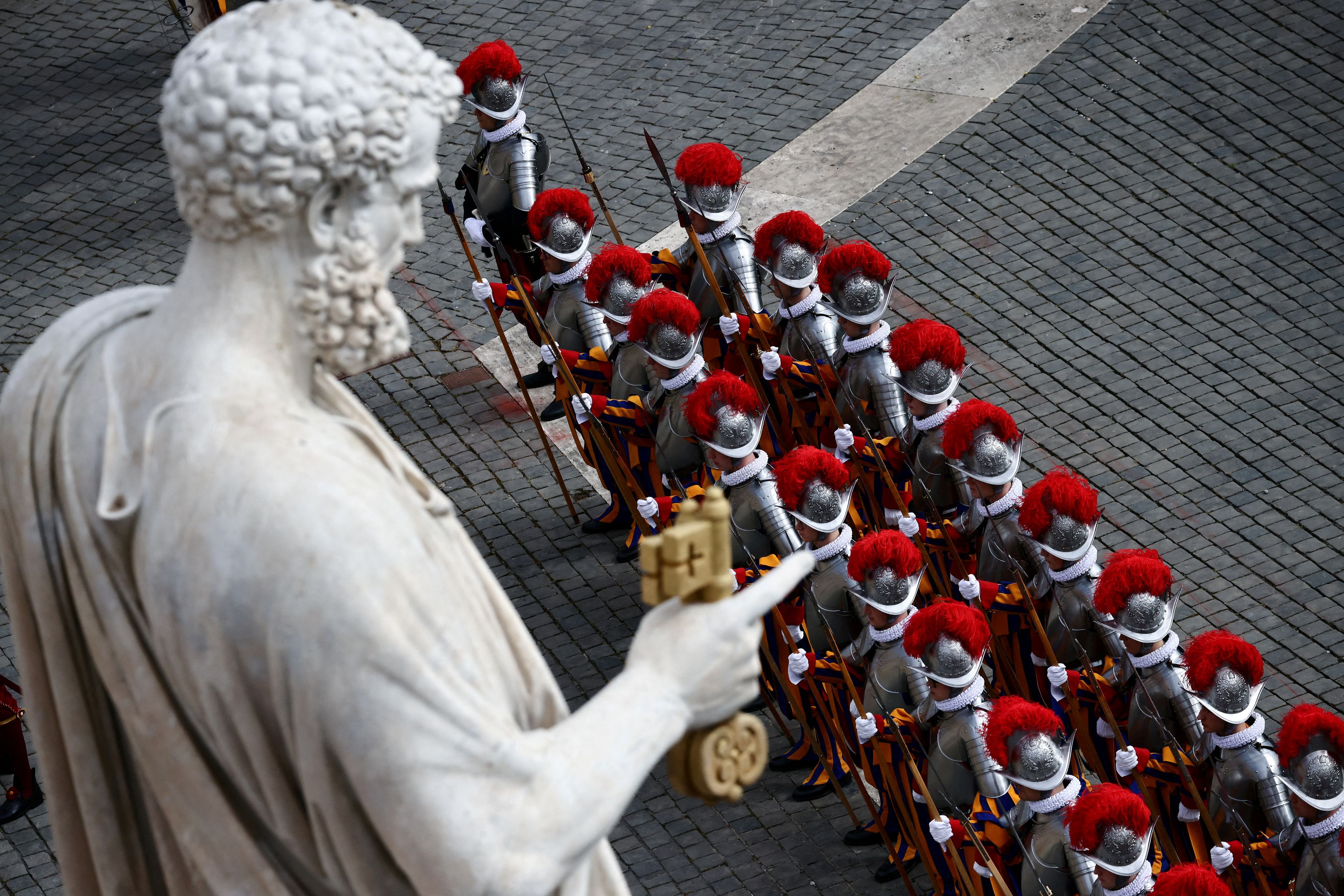 Ελβετική Φρουρά: Φύλακες Αγγελοι του Πάπα, «Στρατιώτες» του Instagram