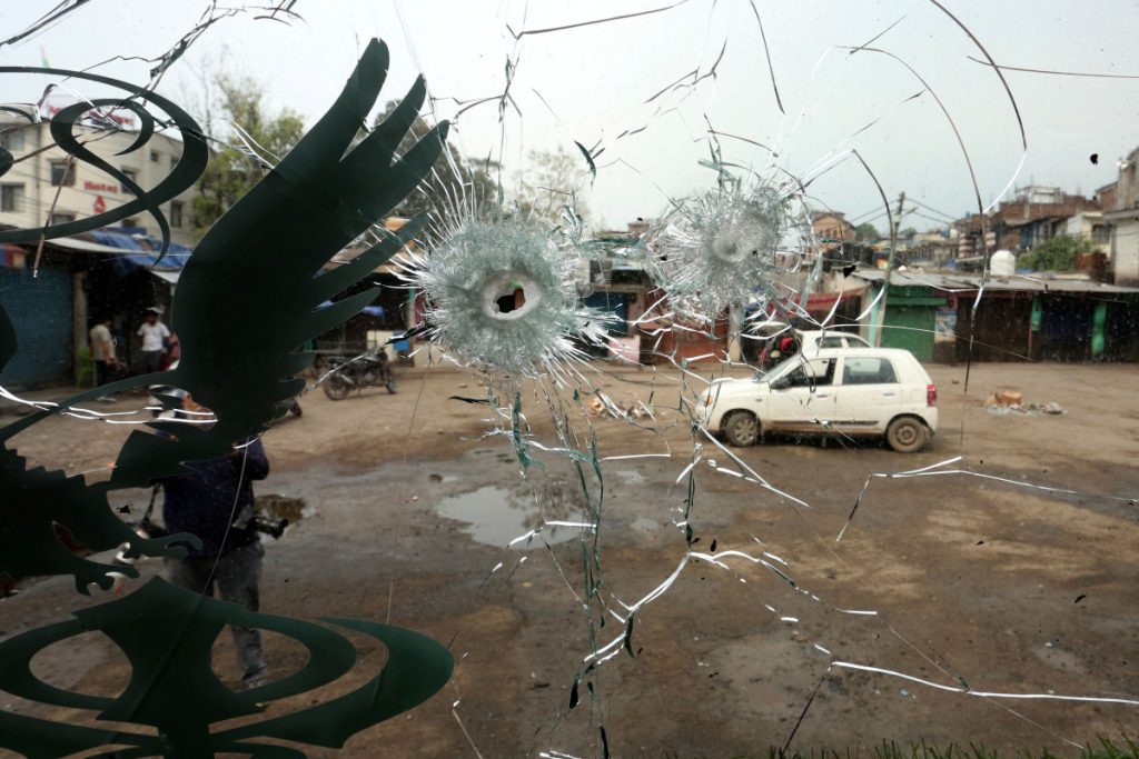 Ινδία – Πακιστάν: Νύχτα τρόμου στο Κασμίρ με εκατέρωθεν επιθέσεις και θύματα