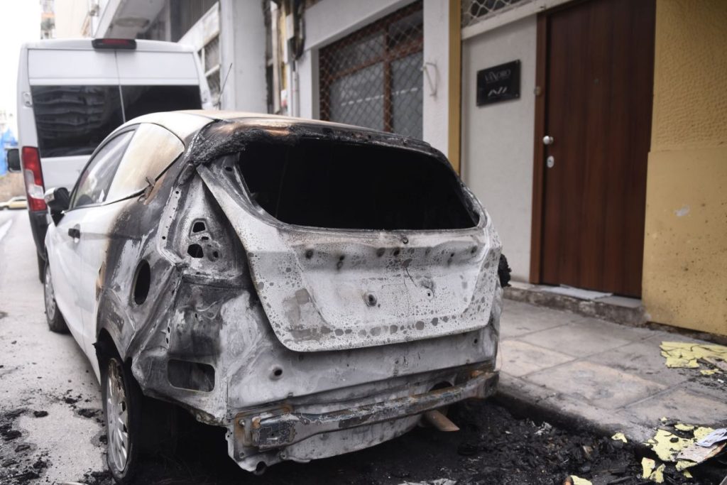 Παγκράτι: Κάηκε ζωντανό το θύμα – Βρέθηκε καμινέτο στο αυτοκίνητο